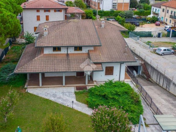 casa indipendente in vendita a Verona in zona Centro Storico
