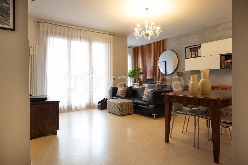 appartamento in vendita a Verona in zona Valdonega