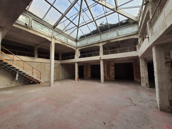 locale di sgombero in vendita a Verona