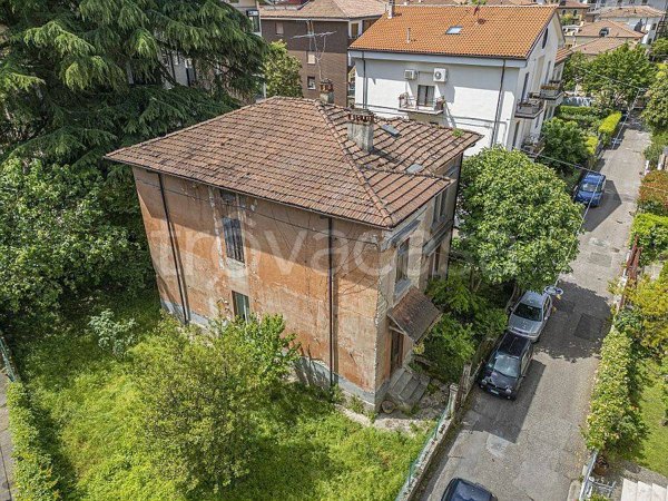 casa indipendente in vendita a Verona in zona Valdonega