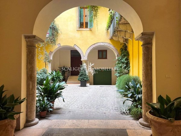 appartamento in vendita a Verona in zona Centro Storico