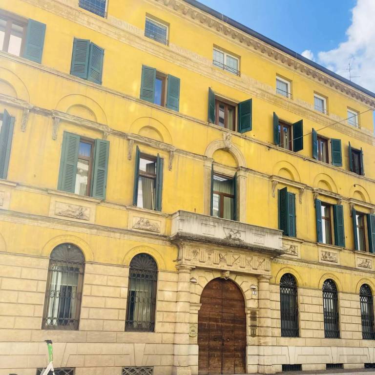 appartamento in vendita a Verona in zona Cittadella