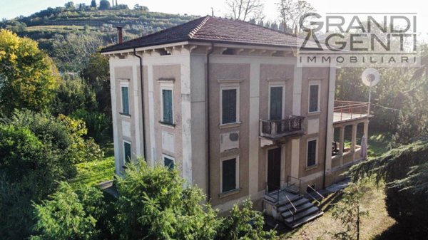 casa indipendente in vendita a Verona in zona Parona di Valpolicella