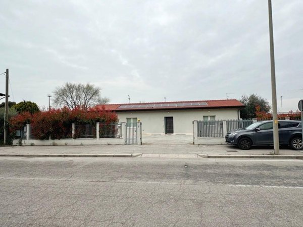 casa indipendente in vendita a Verona in zona Golosine