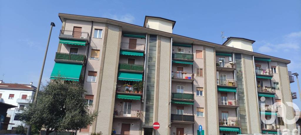 locale commerciale in vendita a Verona in zona Borgo Milano