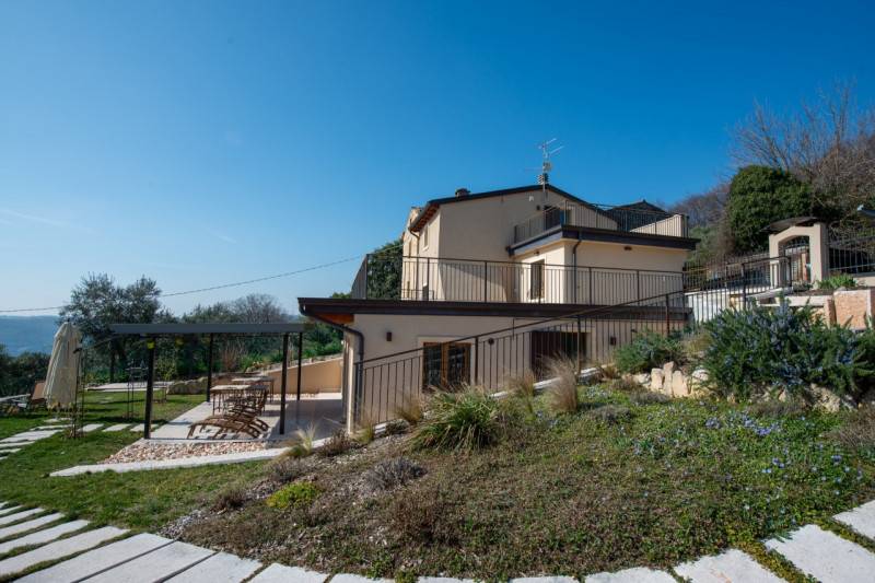 casa indipendente in vendita a Verona in zona Santa Maria in Stelle