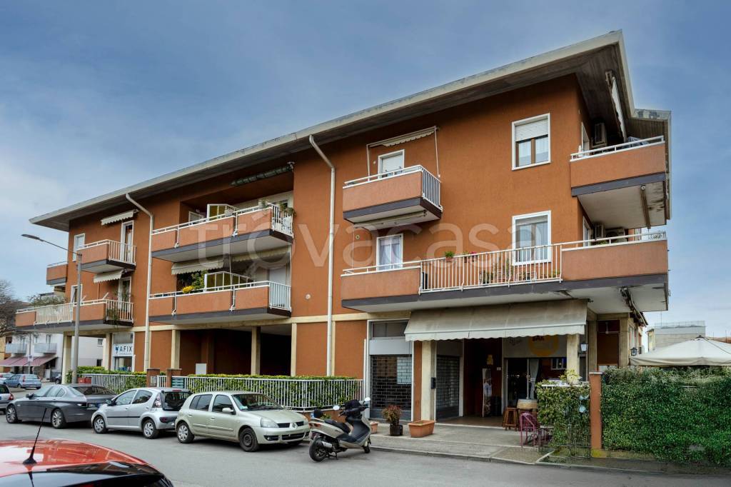 appartamento in vendita a Verona in zona San Massimo all'Adige