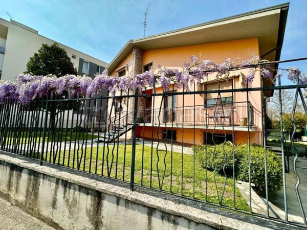 casa indipendente in vendita a Verona in zona San Massimo all'Adige