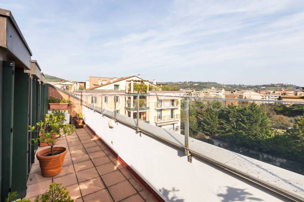 appartamento in vendita a Verona in zona Porto Crencano