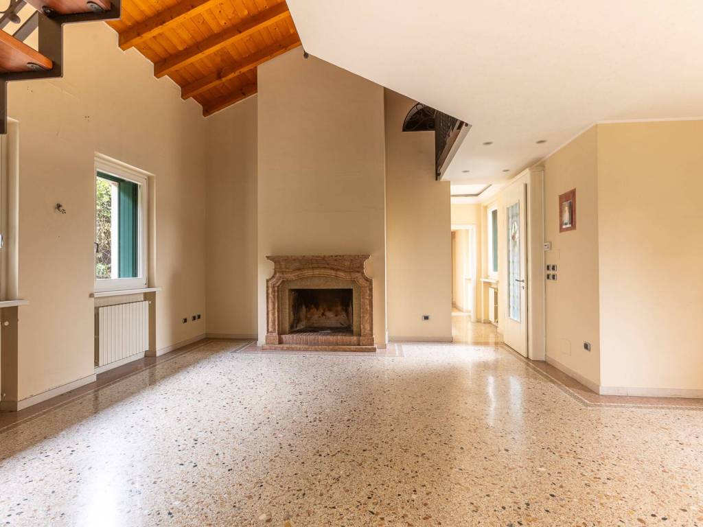 casa indipendente in vendita a Verona in zona Porto Crencano
