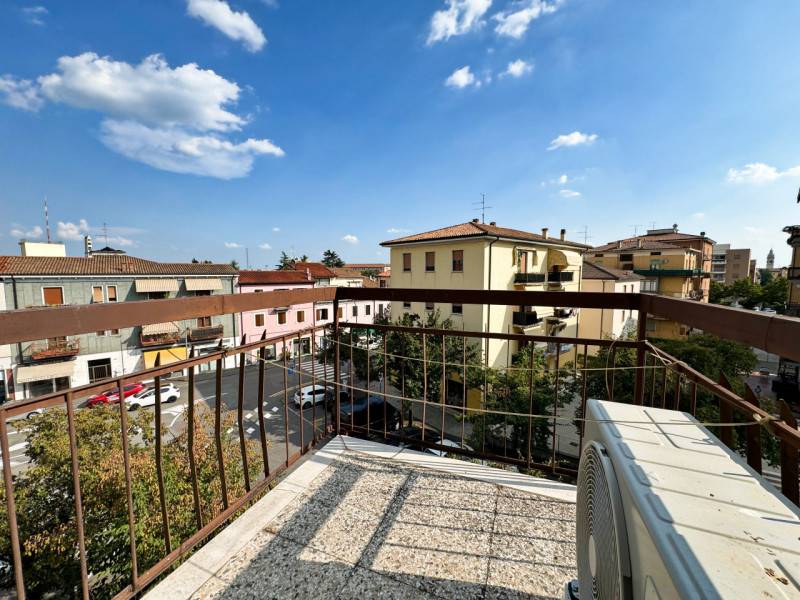 appartamento in vendita a Verona in zona Borgo Roma