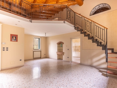 casa indipendente in vendita a Verona in zona Parona di Valpolicella