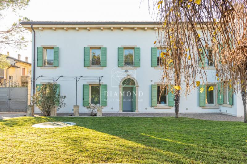 casa indipendente in vendita a Verona