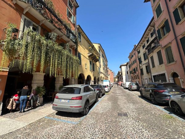 appartamento in vendita a Verona in zona Centro Storico