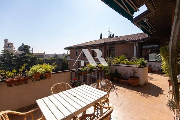appartamento in vendita a Verona in zona Valdonega