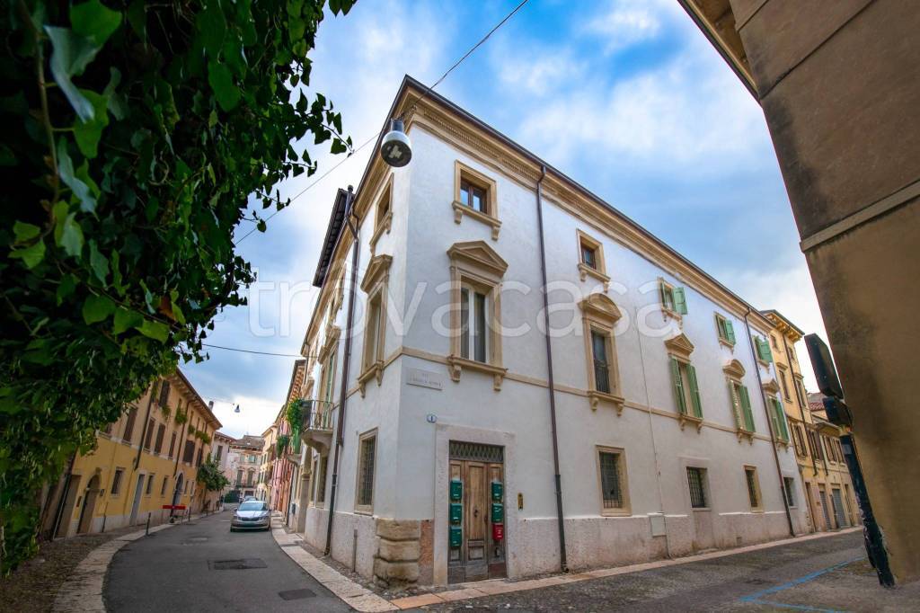 appartamento in vendita a Verona in zona Centro Storico
