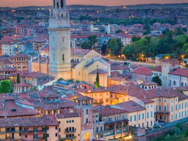 intera palazzina in vendita a Verona in zona Centro Storico