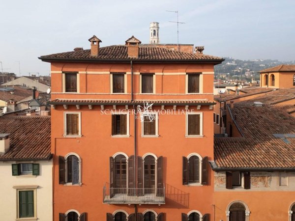 appartamento in vendita a Verona in zona Centro Storico