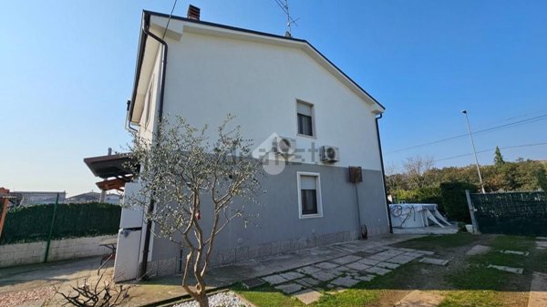 casa indipendente in vendita a Verona