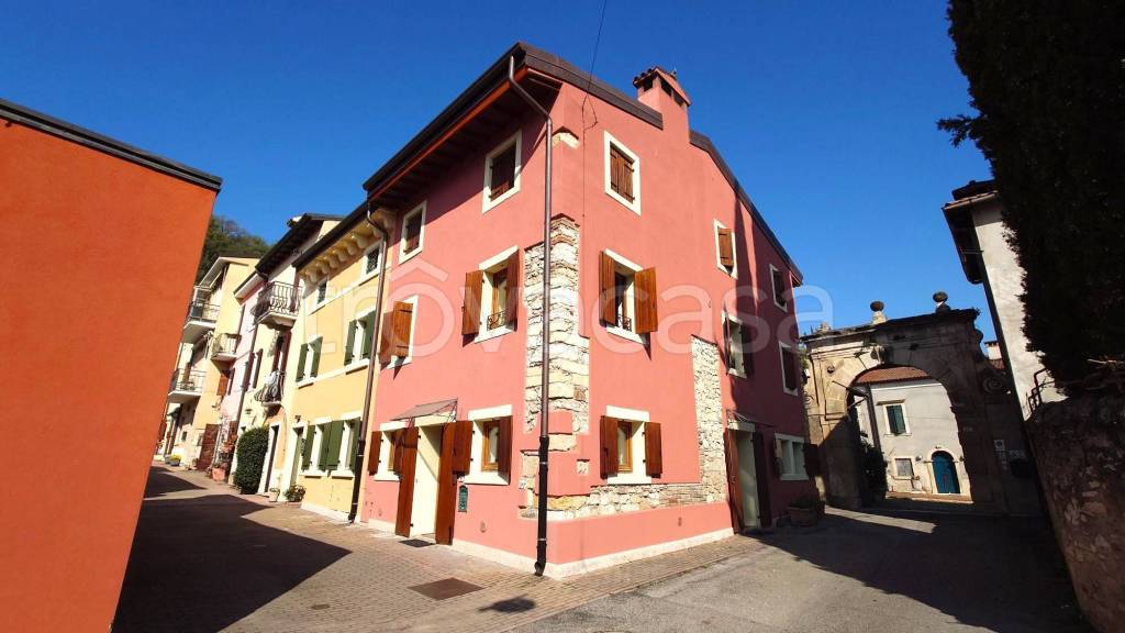 casa indipendente in vendita a Verona
