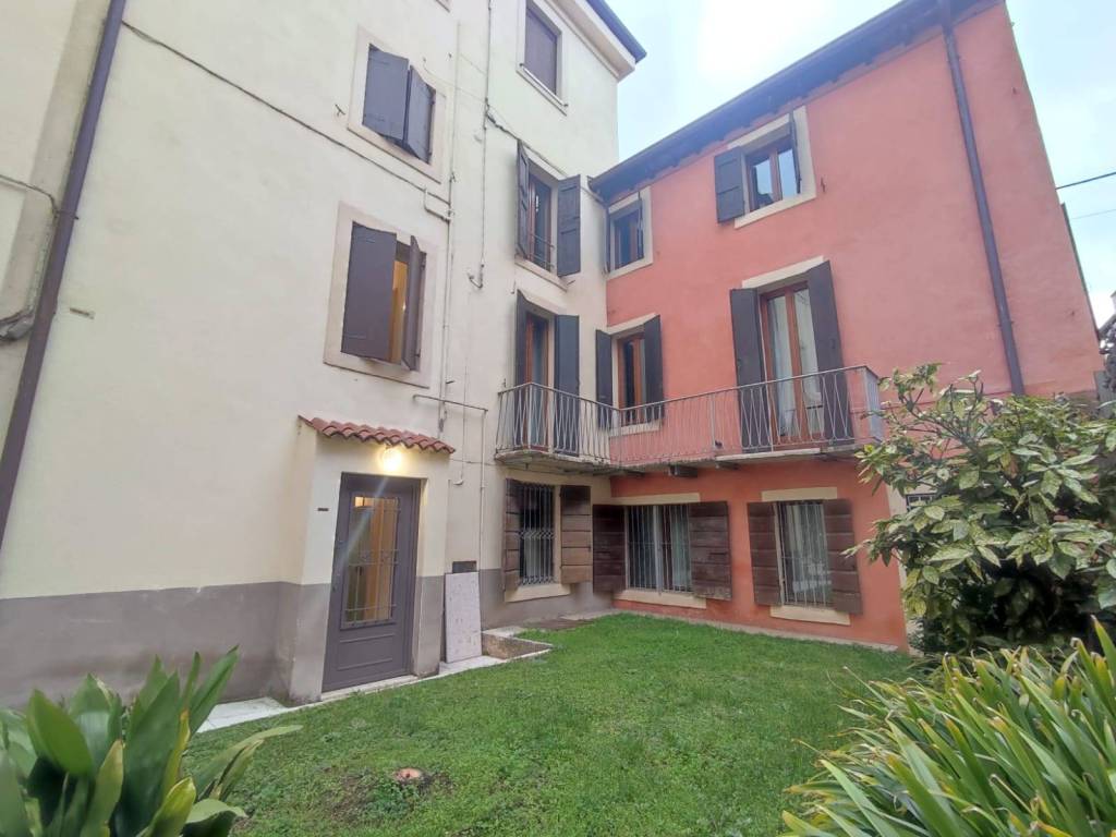 appartamento in vendita a Verona in zona Cittadella