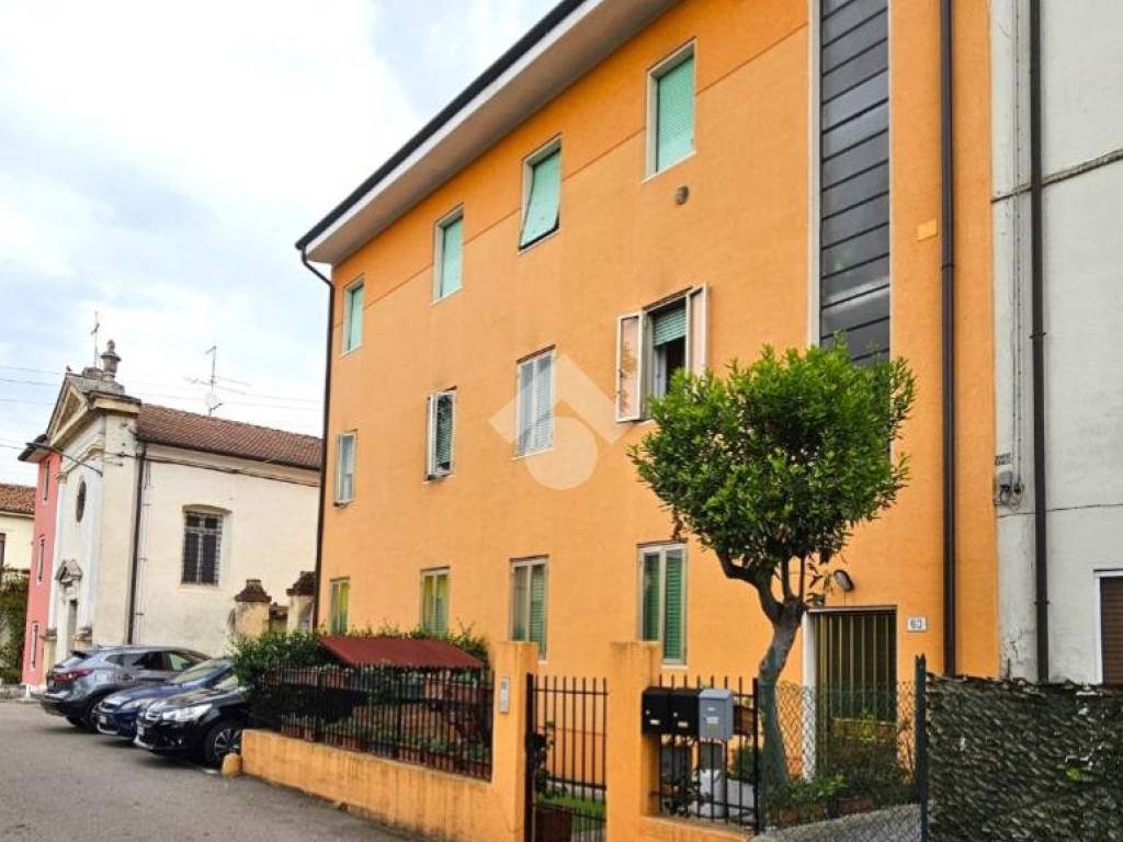 appartamento in vendita a Verona in zona Santa Lucia