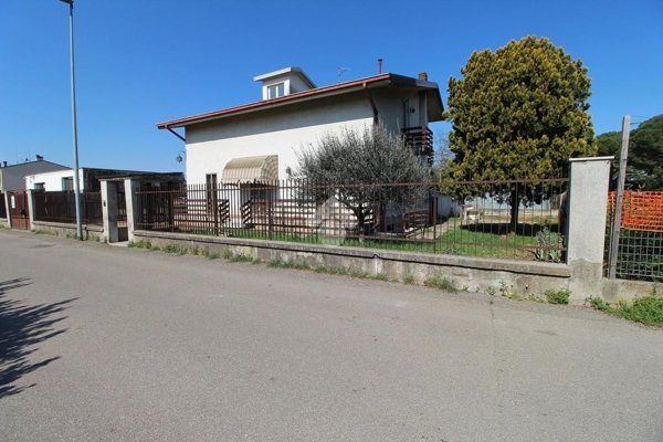 casa indipendente in vendita a Verona in zona Santa Lucia