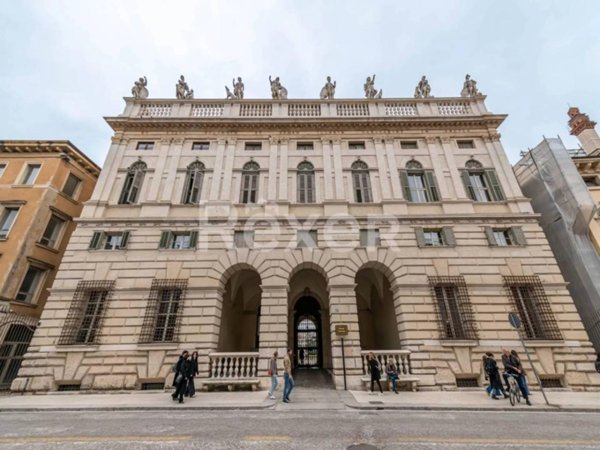 appartamento in vendita a Verona in zona Centro Storico