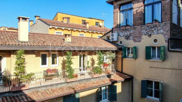 appartamento in vendita a Verona in zona Centro Storico