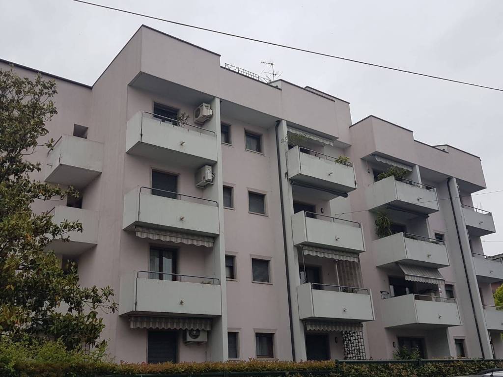 appartamento in vendita a Verona in zona Borgo Milano