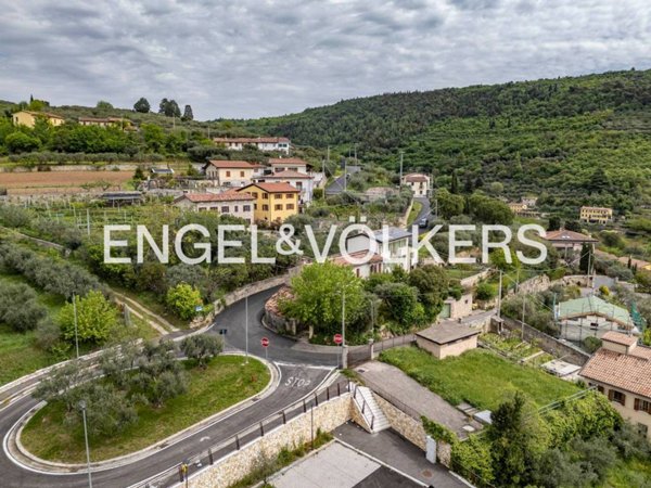 casa indipendente in vendita a Verona in zona Quinzano