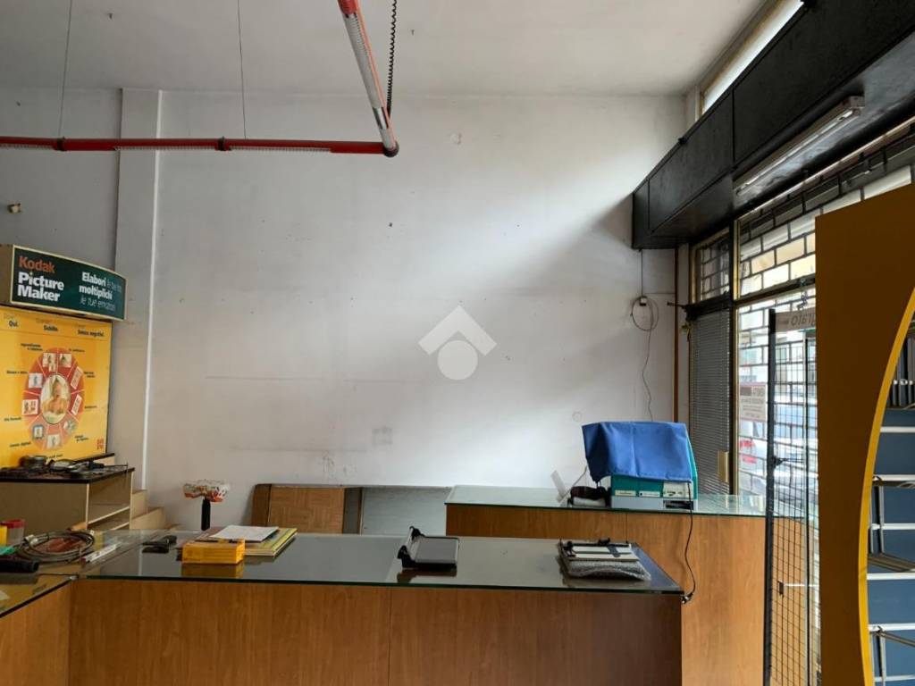 negozio in vendita a Verona in zona Borgo Roma