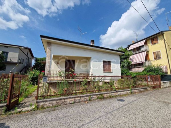 casa indipendente in vendita a Verona in zona Santa Lucia