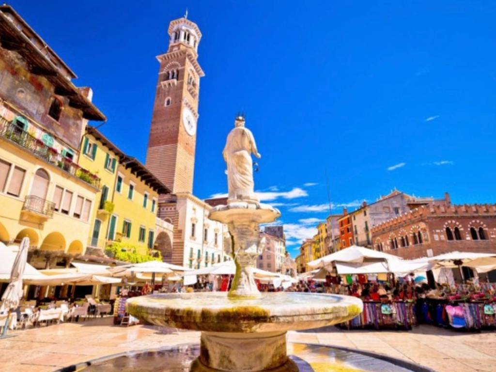 appartamento in vendita a Verona in zona Centro Storico