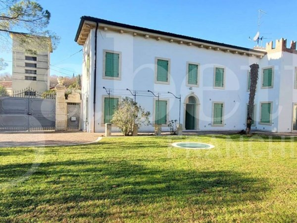 casa indipendente in vendita a Verona