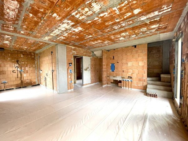 casa indipendente in vendita a Verona in zona Cadidavid