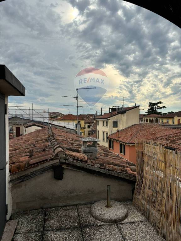 negozio in vendita a Verona in zona Centro Storico