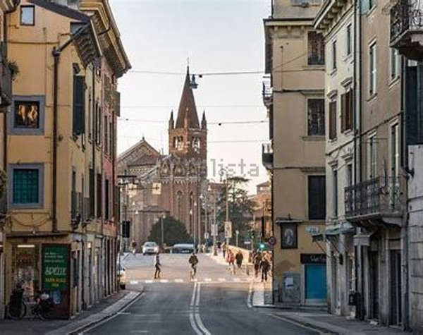 locale commerciale in vendita a Verona in zona Veronetta