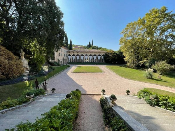casa indipendente in vendita a Verona