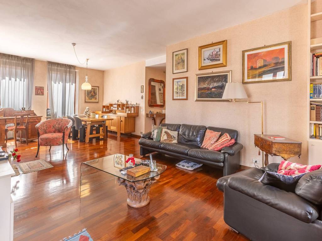 appartamento in vendita a Verona in zona Valdonega