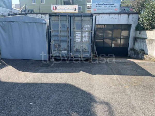 locale commerciale in vendita a Verona in zona San Massimo all'Adige