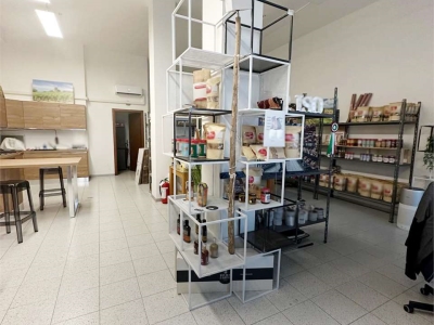 locale commerciale in vendita a Verona in zona Centro Storico