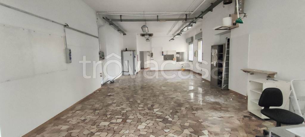 negozio in vendita a Verona in zona Borgo Venezia / Borgo Trieste