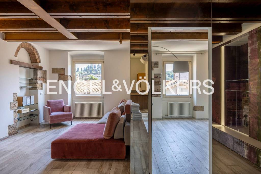 appartamento in vendita a Verona in zona Centro Storico