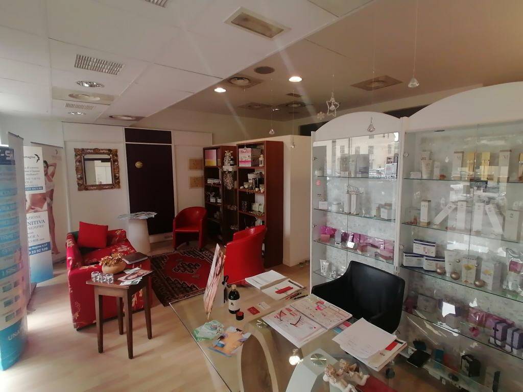 negozio in vendita a Verona in zona Borgo Milano