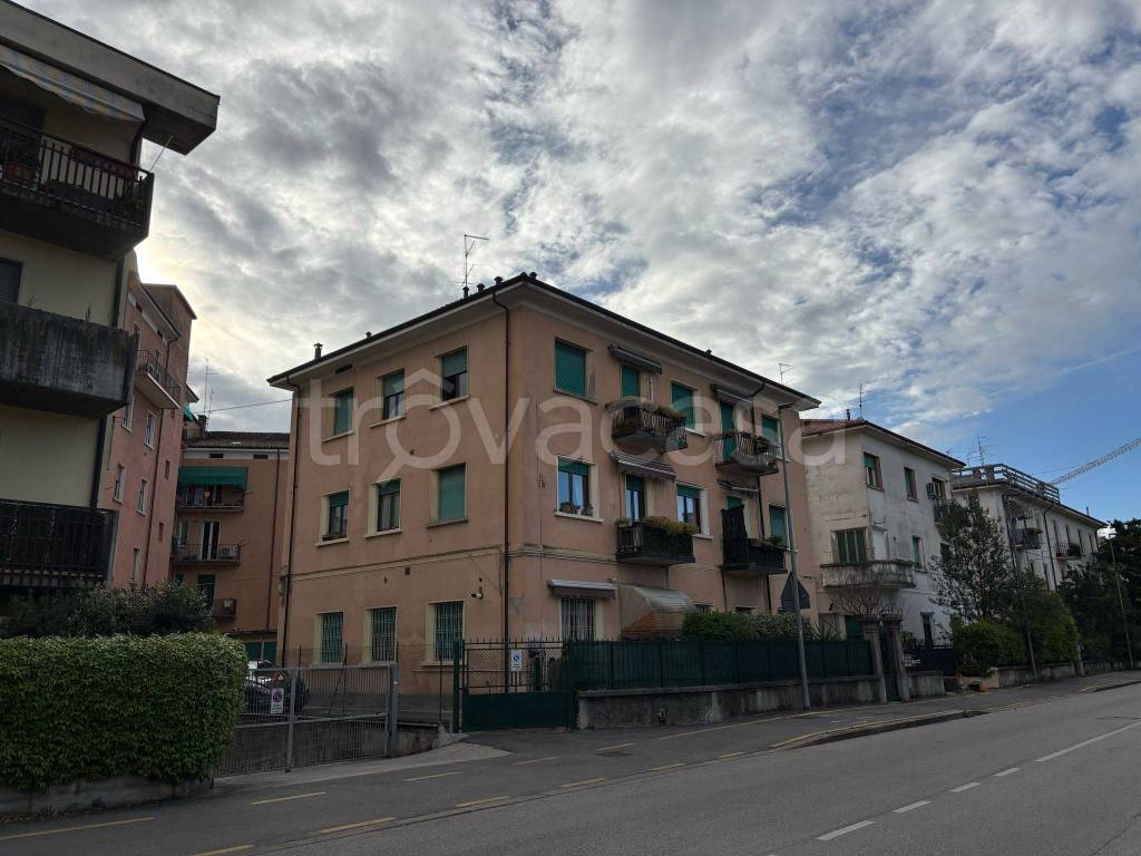 appartamento in vendita a Verona in zona Borgo Roma