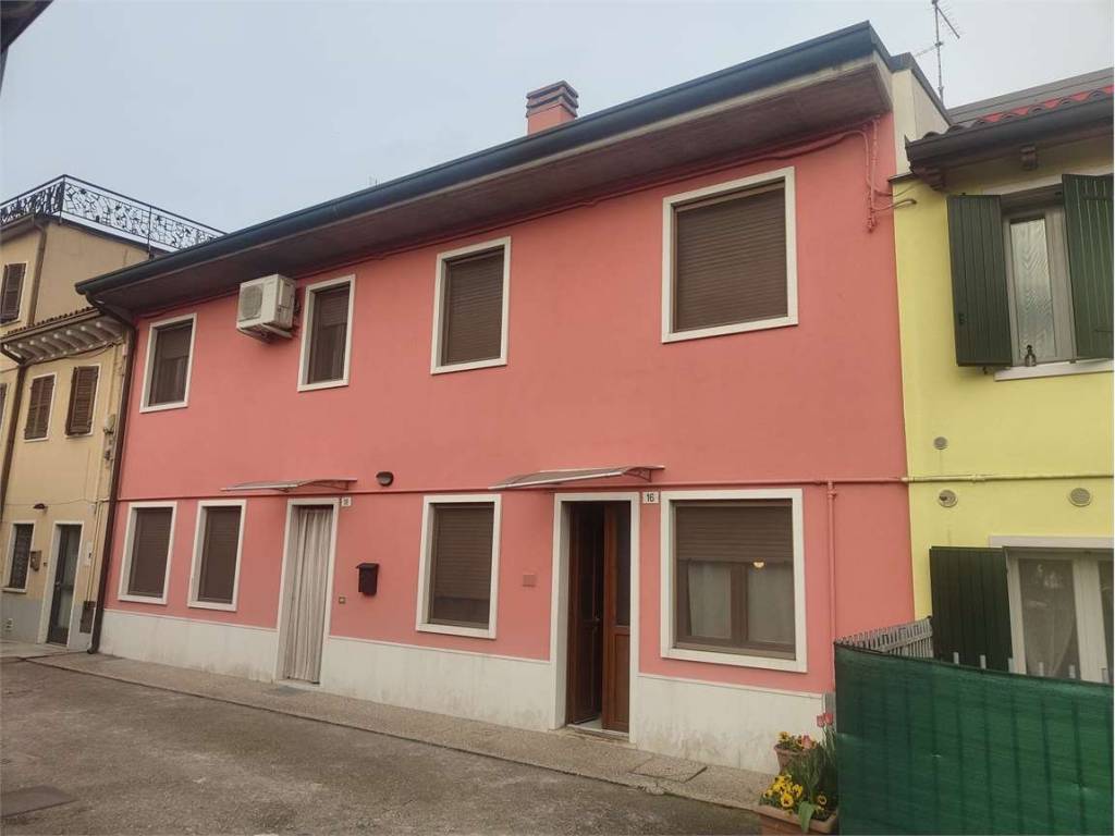 casa indipendente in vendita a Verona in zona Borgo Roma