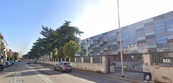 negozio in vendita a Verona in zona Porto Crencano