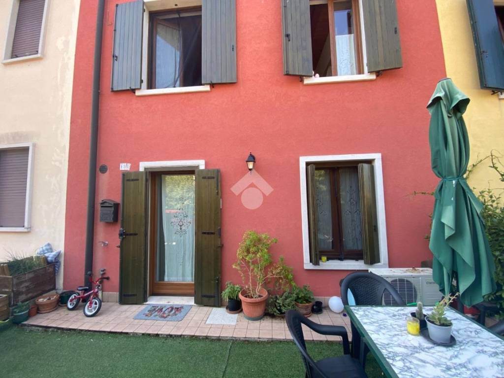 casa indipendente in vendita a Verona in zona Cadidavid