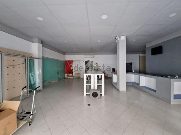 negozio in vendita a Verona in zona Borgo Venezia / Borgo Trieste